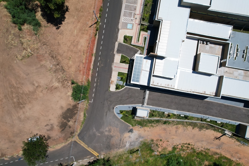 Construção de praça no residencial Servantes II 
